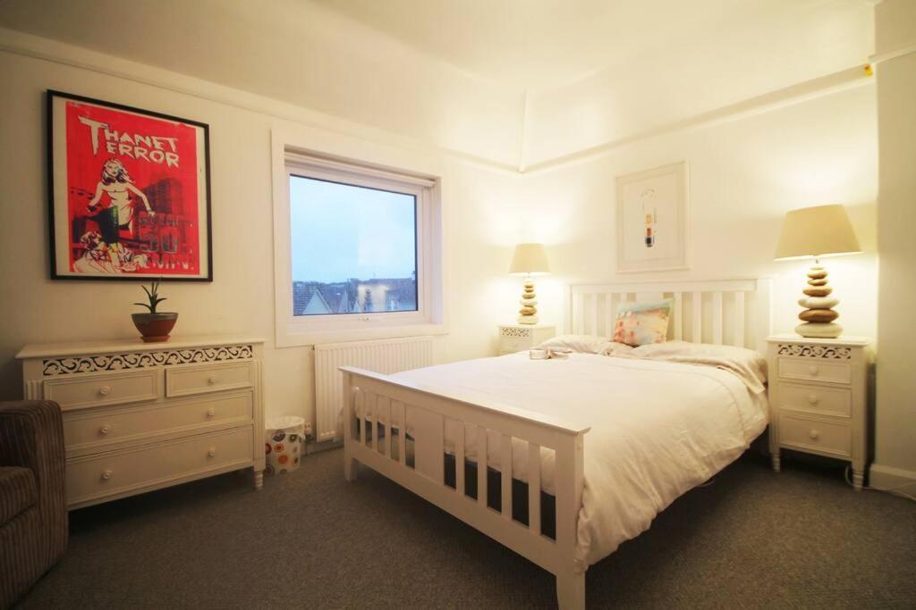 Sunrise! ~ 2 Bedrooms, Garden, Parking, Sea Views St Ives Exterior foto